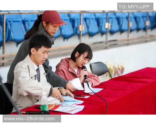 热血足球燃情岁月追逐梦想的绿茵场上拼搏与荣耀的故事